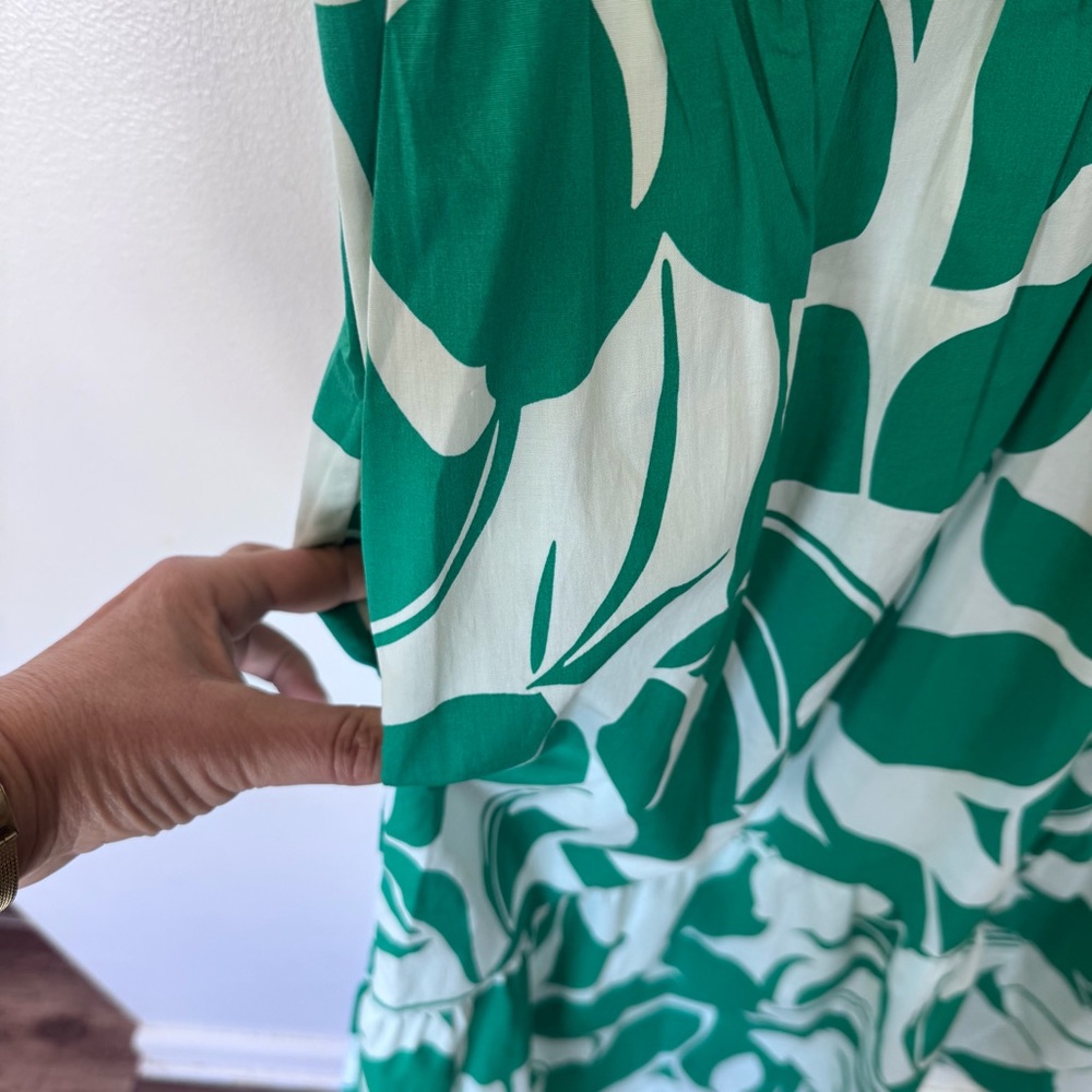 Tahari Arthur S. Levine Green and White Floral Maxi Dress size small NEW! - Picture 4 of 11